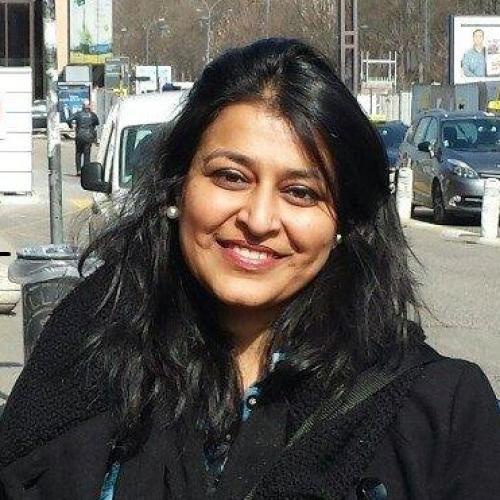 Ayesha Khalid headshot