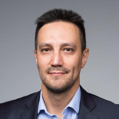 Selçuk Köse headshot