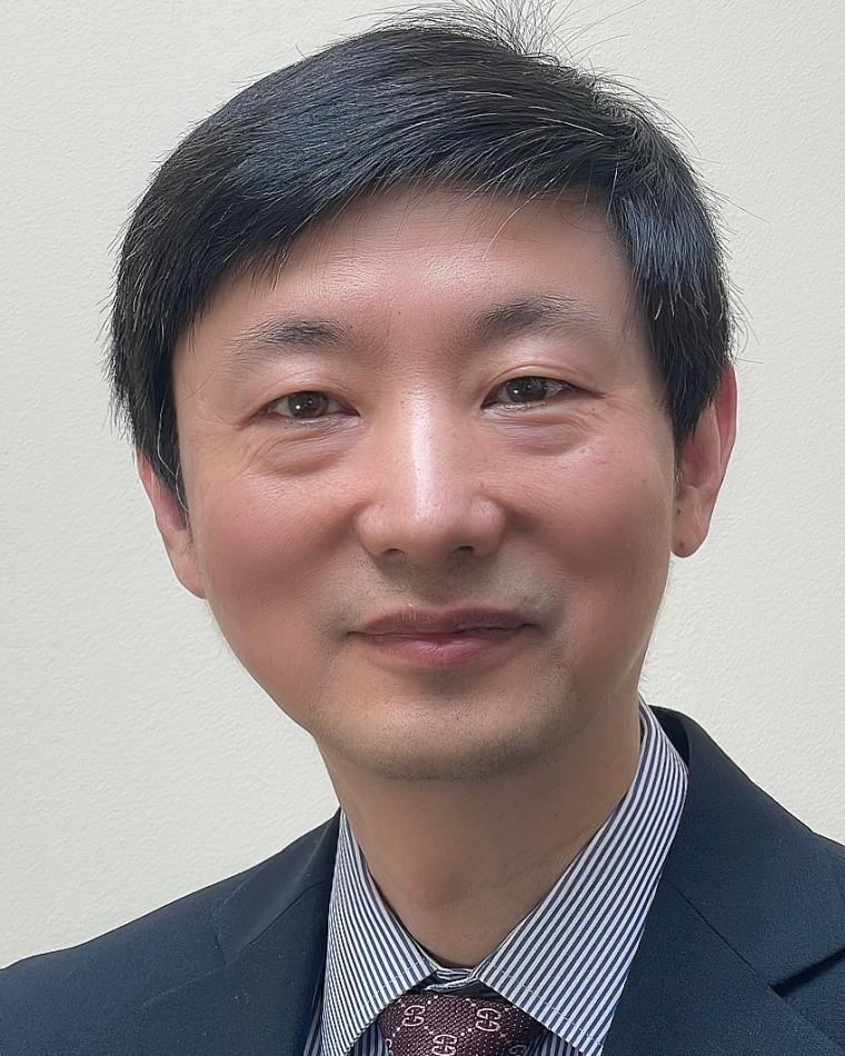 Yong Lian headshot