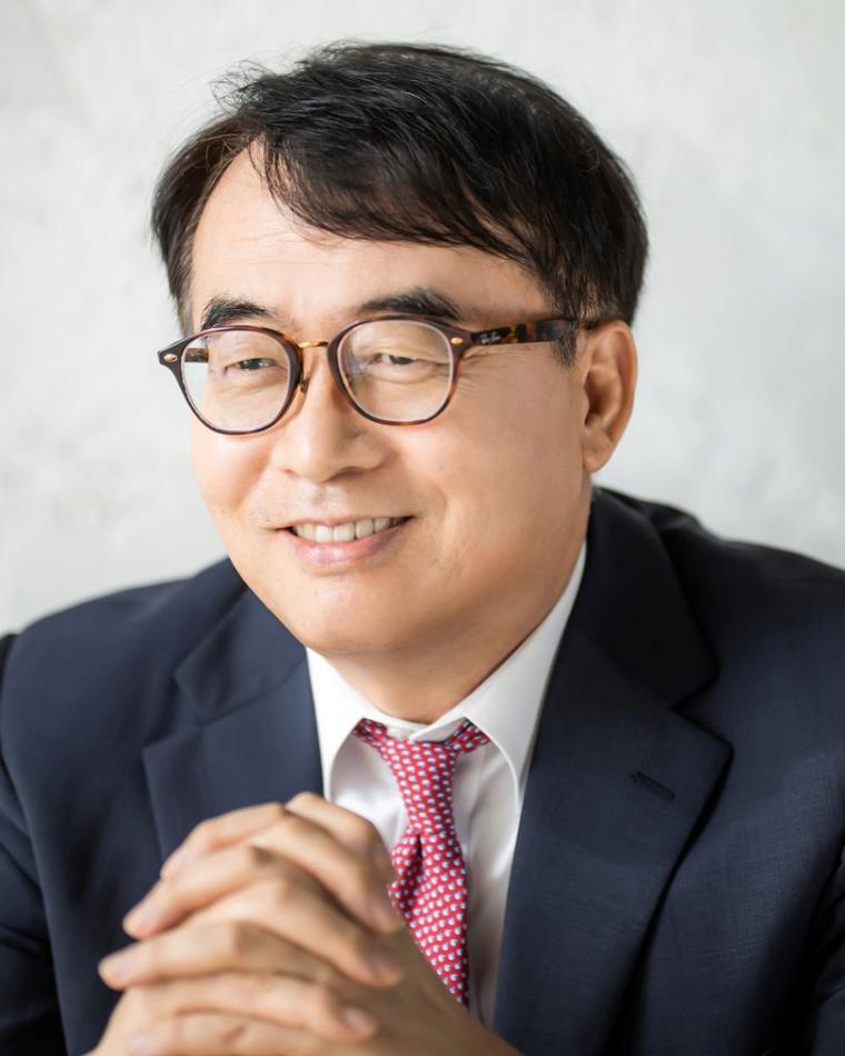 Myung Hoon Sunwoo headshot