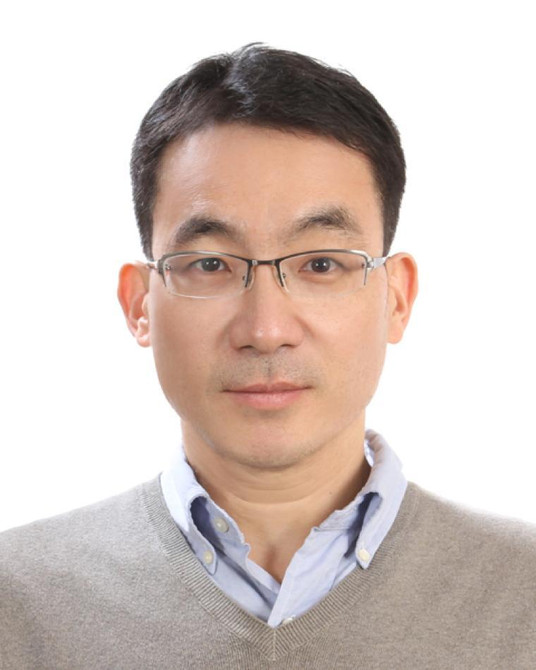 Jongsun Park headshot