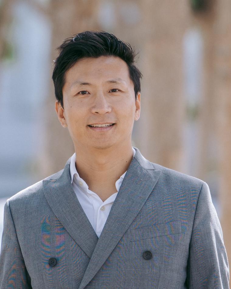Xi Chen headshot